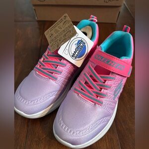 NWT! Skechers pink/multi Size 2 tennis shoes